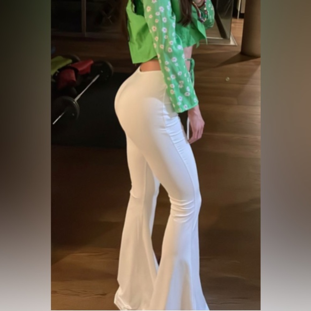 THAT'S SO FETCH ZOYA FLARE PANTS - WHITE